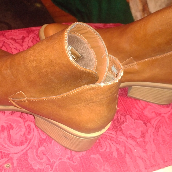 Women's apt 9 wedge heel slide on boots size 9.5 shoes - Picture 3 of 9